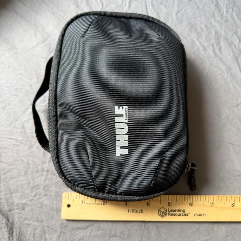 Thule Subterra PowerShuttle Electronics Organizer Travel Case NWT Black